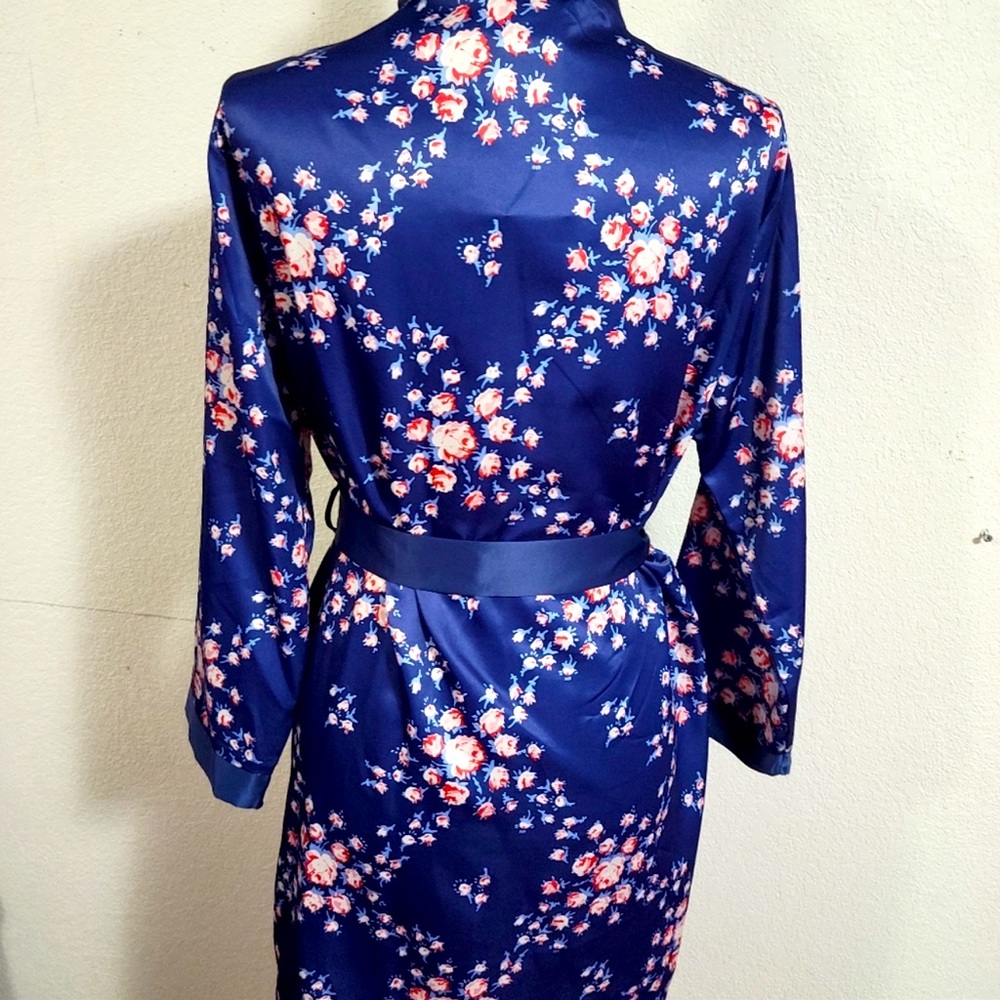 Morgan Lane Robe - Picture 2 of 4